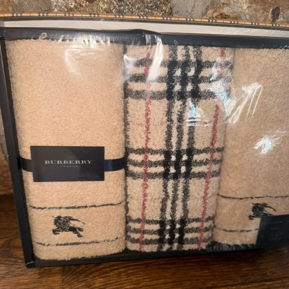 Burberry 3 piece Hand Towel Set New in Box